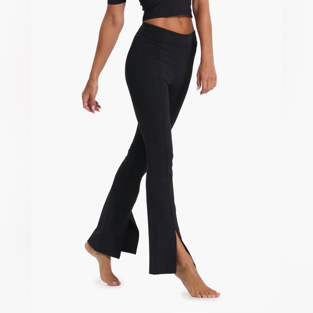 Vuori Lux Rib Split Bootcut Leggings